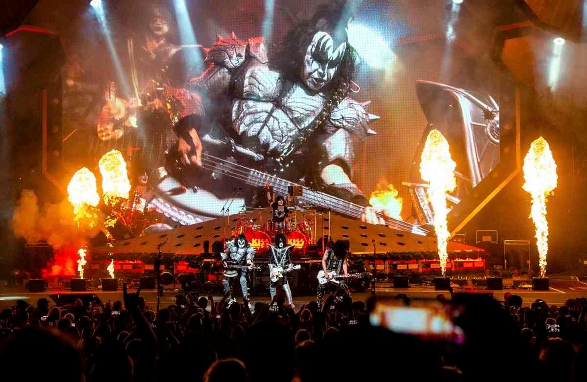 Gene Simmons, Eric Singer, Paul Stanley y Tommy Thayer de Kiss se presentan en el Riverbend Music Center en Cincinnati, el jueves 29 de agosto de 2019. (Foto de Amy Harris / Invision / AP)