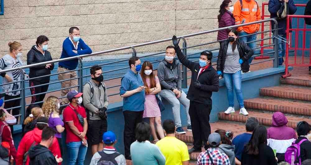 Filas en el sur de Bogotá. / Crédito: Publicaciones Semana. Julián Mora.