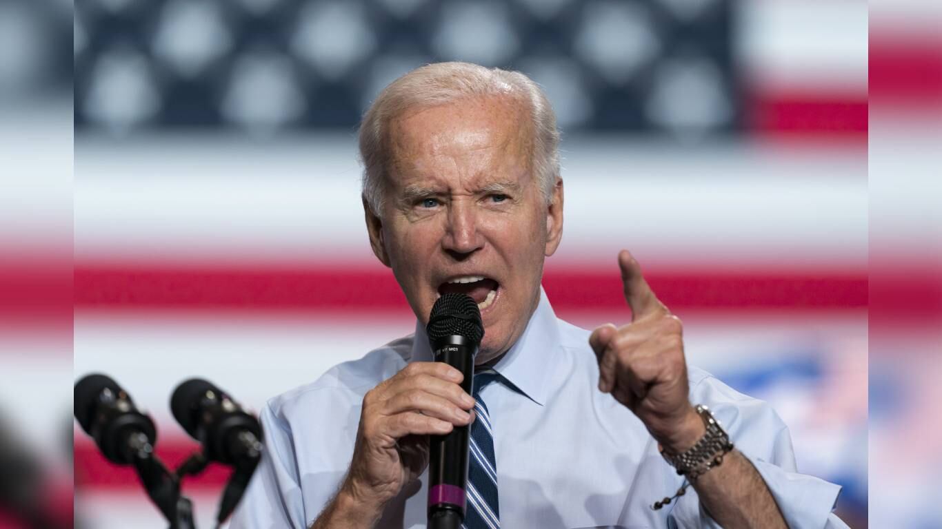 El presidente Joe Biden habla durante la reunión del Comité Nacional Demócrata en la escuela secundaria Richard Montgomery, el jueves 25 de agosto de 2022, en Rockville, Maryland. Foto: AP/Alex Brandon.