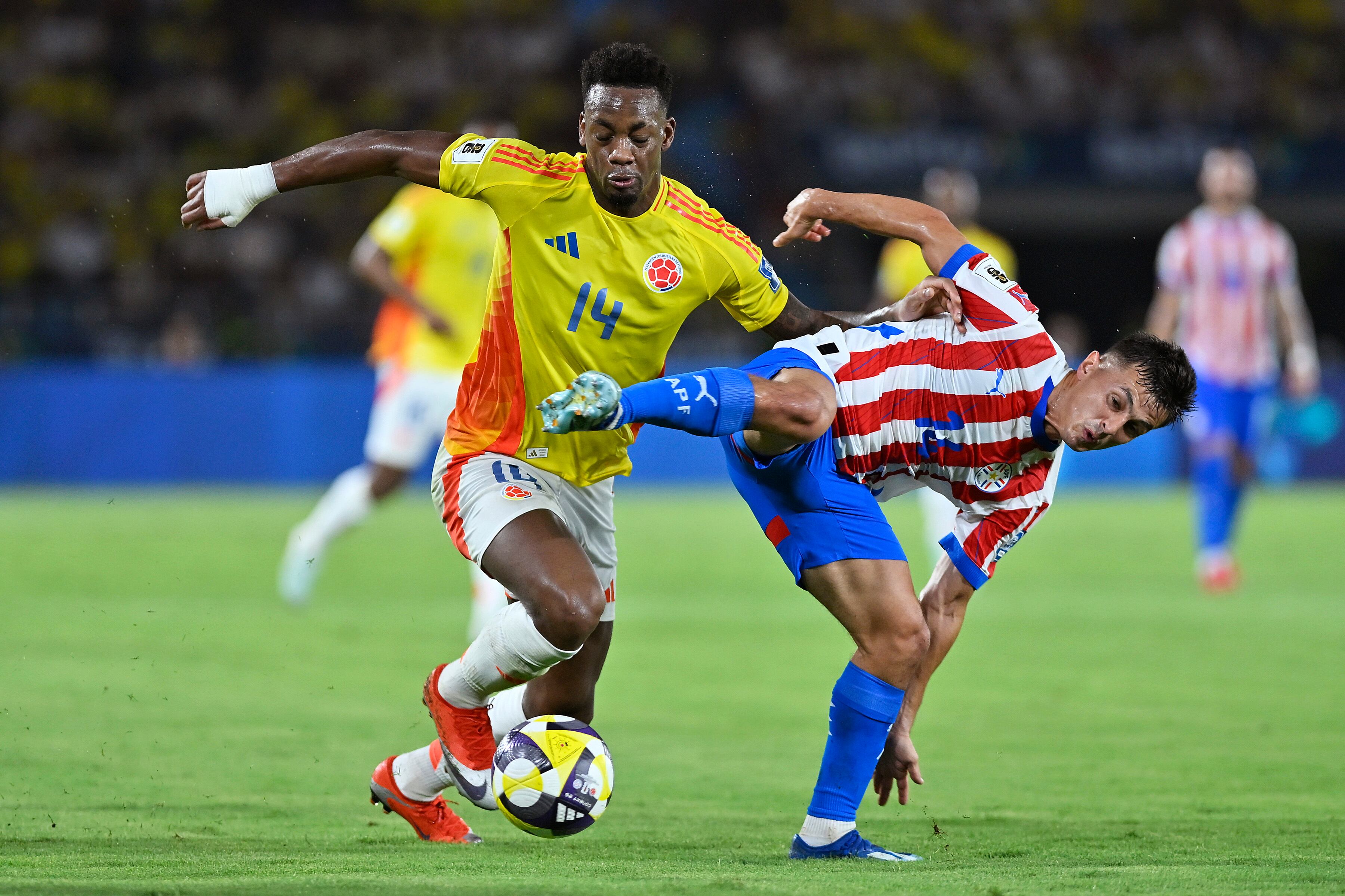 Jhon Durán en uno de sus últimos partidos con Selección Colombia: ante Paraguay por eliminatorias al Mundial 2026.