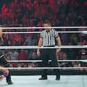 Benjamin Satterley, como 'Neville', en un combate de la WWE ante Seth Rollins