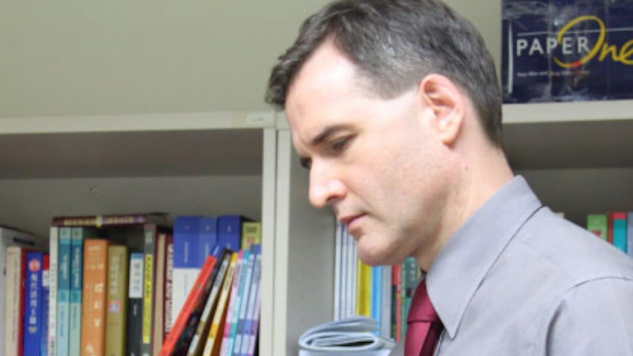 Alexander Arguelles tiene horarios estrictos para estudiar cada idioma. Muchos los han comparado con el cardenal Giuseppe Mezzofanti, quien dominaba entre 40 y 70 lenguas.