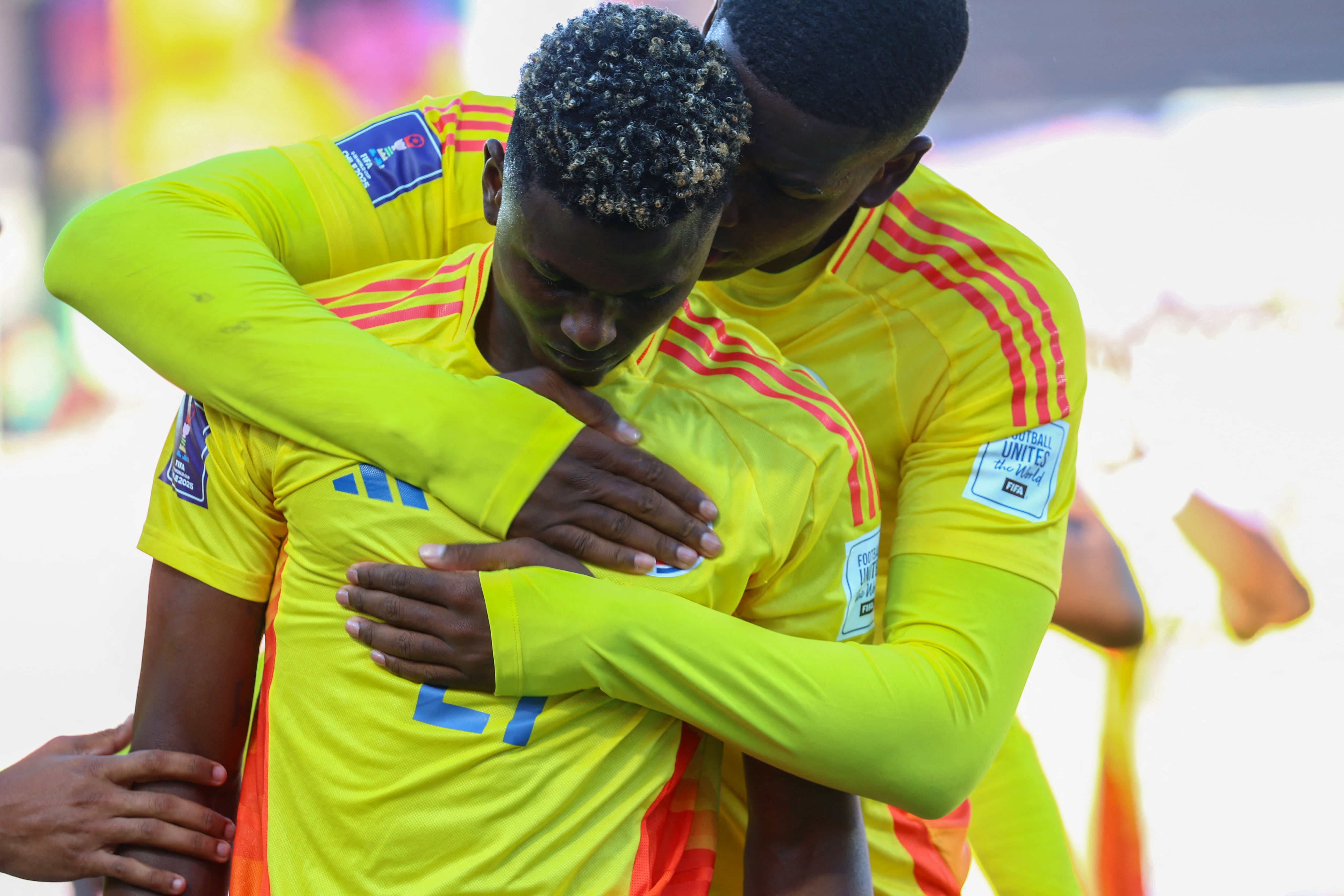 Futbol, Colombia vs Sudafrica.
Mundial sub 20, Chile 2025.
El jugador de Colombia Neyser Villarreal, izquierda derecha centro, celebra con sus companeros tras marcar un gol contra Sudafrica durante un partido de octavos de final del mundial sub 20 disputado en el estadio Fiscal de Talca, Chile.
08/10/2025
Eduardo Fortes/Photosport

Football, Colombia vs South Africa.
U-20 World Cup Championship.
Colombian�s player XXX, left right center, celebrates with teammates after scoring against South Africa during a round of 16 match of the U-20 World Cup at the Fiscal stadium in Talca, Chile.
08/10/2025
Eduardo Fortes/Photosport (Photo by EDUARDO FORTES/PHOTOSPORT / Photosport via AFP)