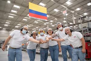 "El 98 por ciento de sus envases son ciento por ciento reciclables y ya integran, en promedio, 40 por ciento de resina reciclada en la producción de todas sus presentaciones de PET.