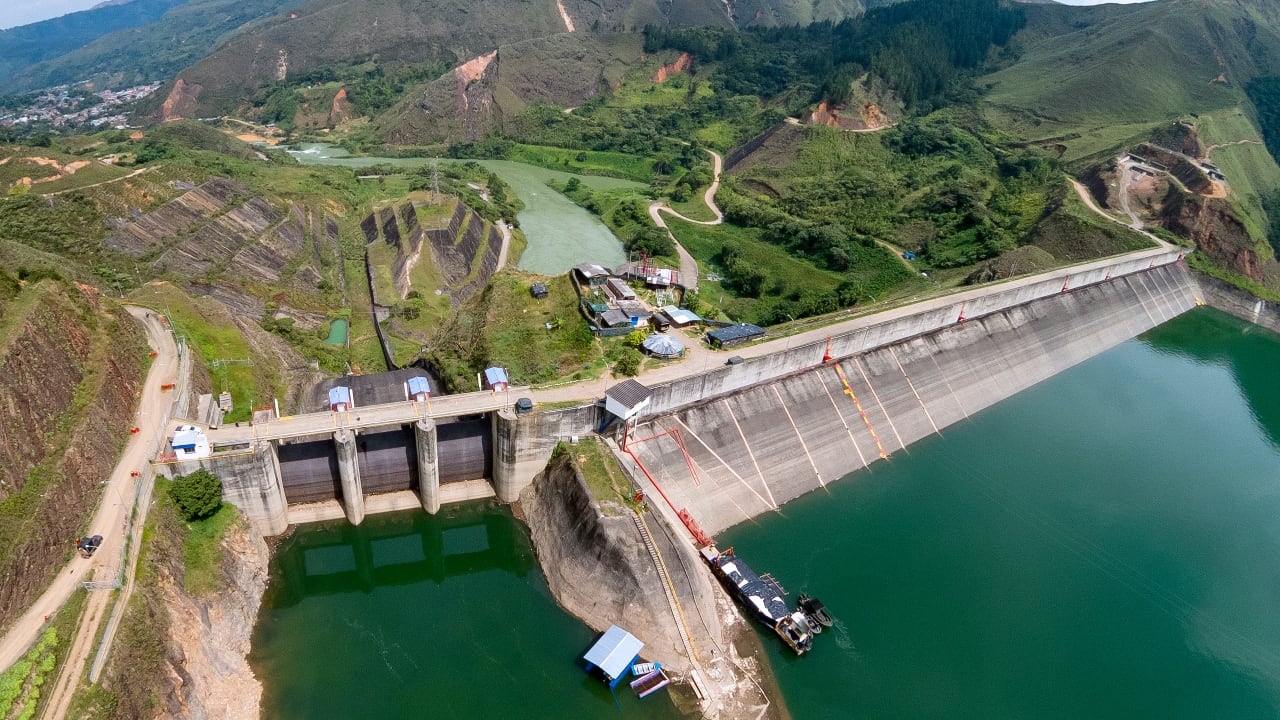 La adquisición permitiría recuperar capacidad de generación eléctrica propia.