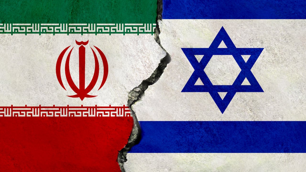 Banderas de Irán e Israel juntas. Conflicto entre Irán e Israel