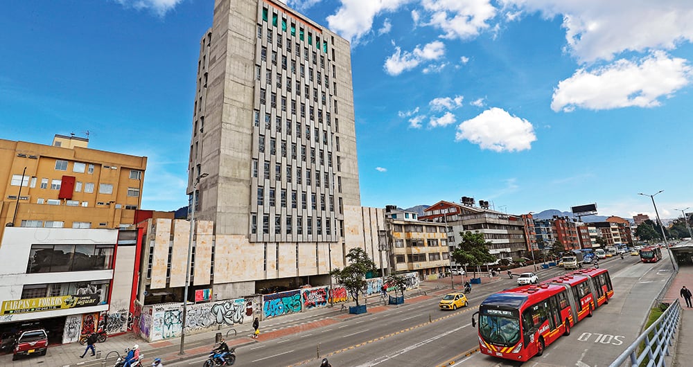 Proyecto para la nueva sede de la Alcaldía de Teusaquillo en Bogotá, ubicada en plena carrera 30 con calle 40. Tiene un retraso de 17 meses y una inversión superior a 32.000 millones de pesos.