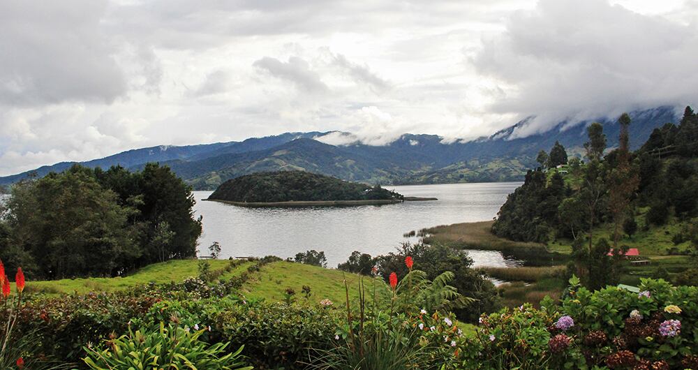 En el año 2000, mediante el decreto 698 del 18 de abril, la Laguna de La Cocha, también conocida como lago Guamués, se convirtió en el primer humedal de importancia nacional e internacional de la región andina colombiana dentro del Convenio de Ramsar.​