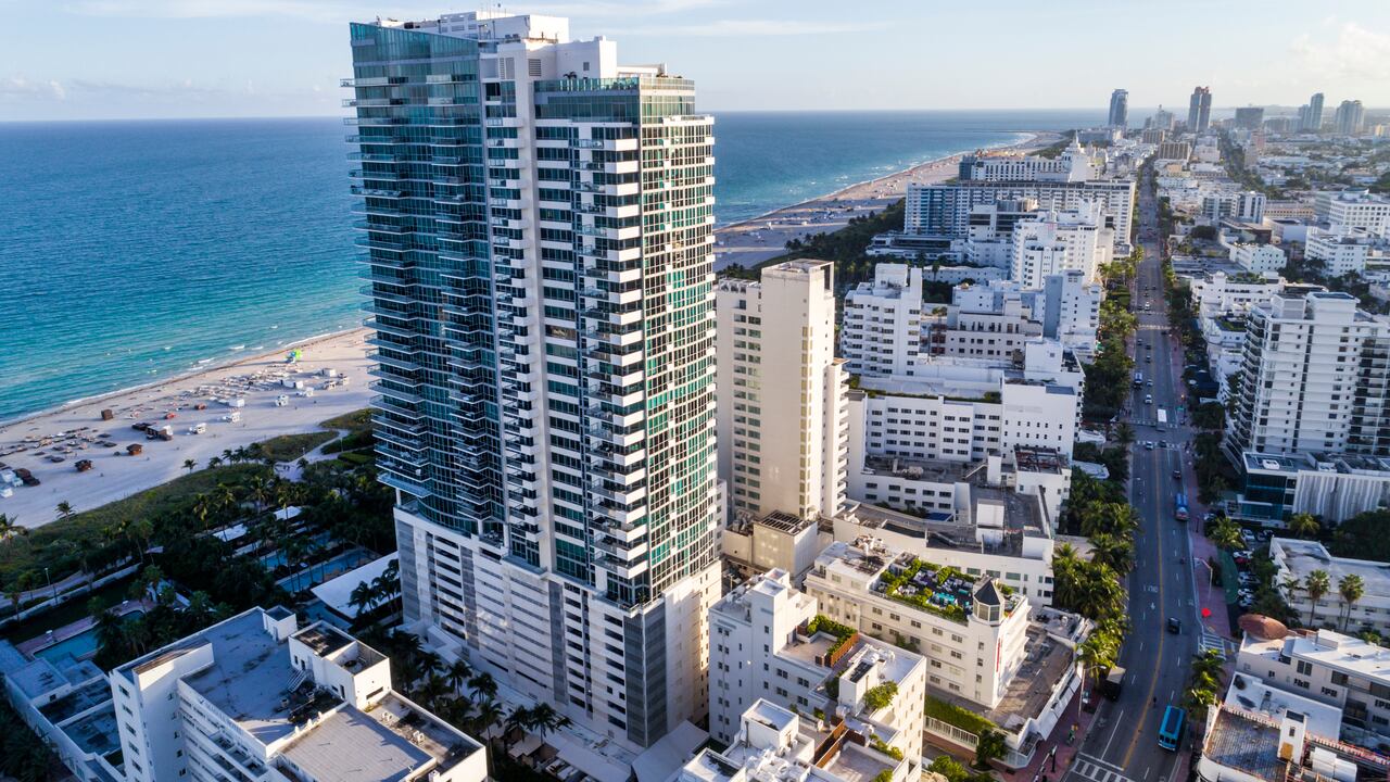 Hotel Setai Miami Beach y Collins Avenue.