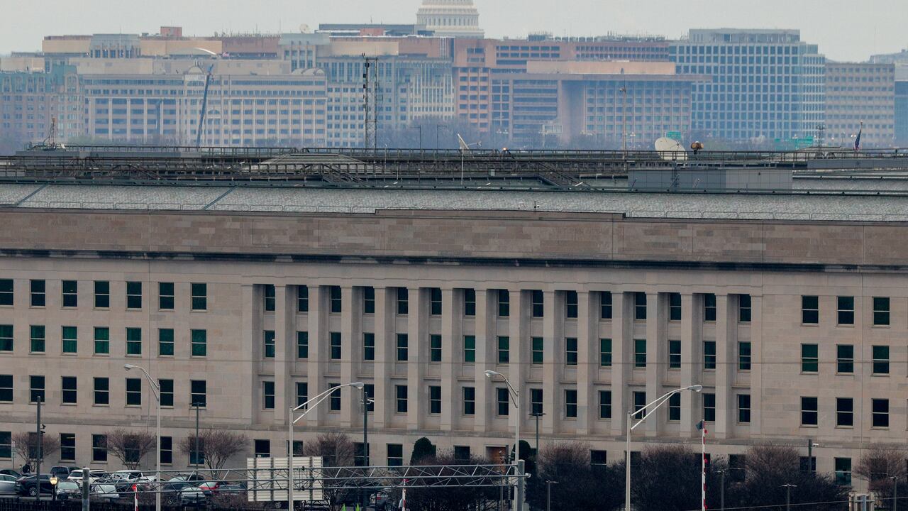 Según informes, altos funcionarios del gabinete de Trump compartieron accidentalmente información clasificada