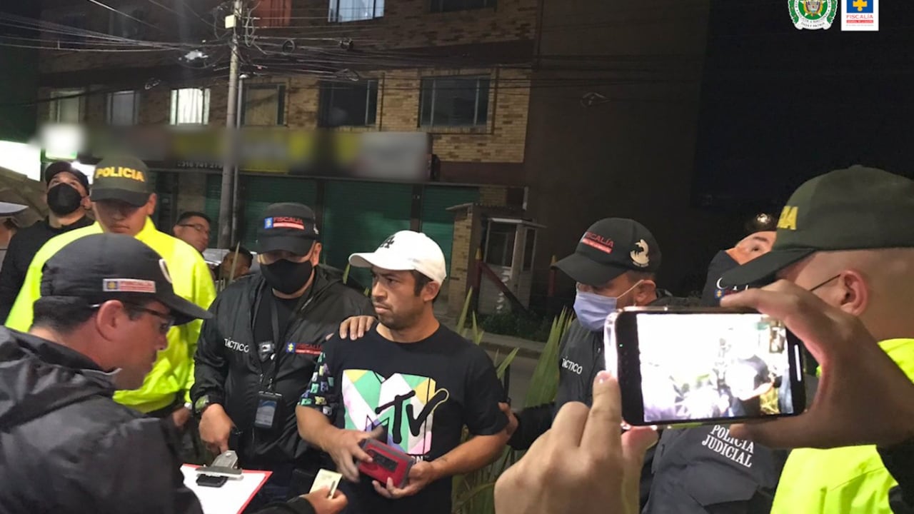 Capturan a Orlando Alberto Rojas Bedoya, alias Pecas, como presunto asesino del profesor Gamaliel Enrique Álvarez y cuyo cuerpo fue sepultado en una pared de una vivienda ubicada en Cajicá, Cundinamarca.