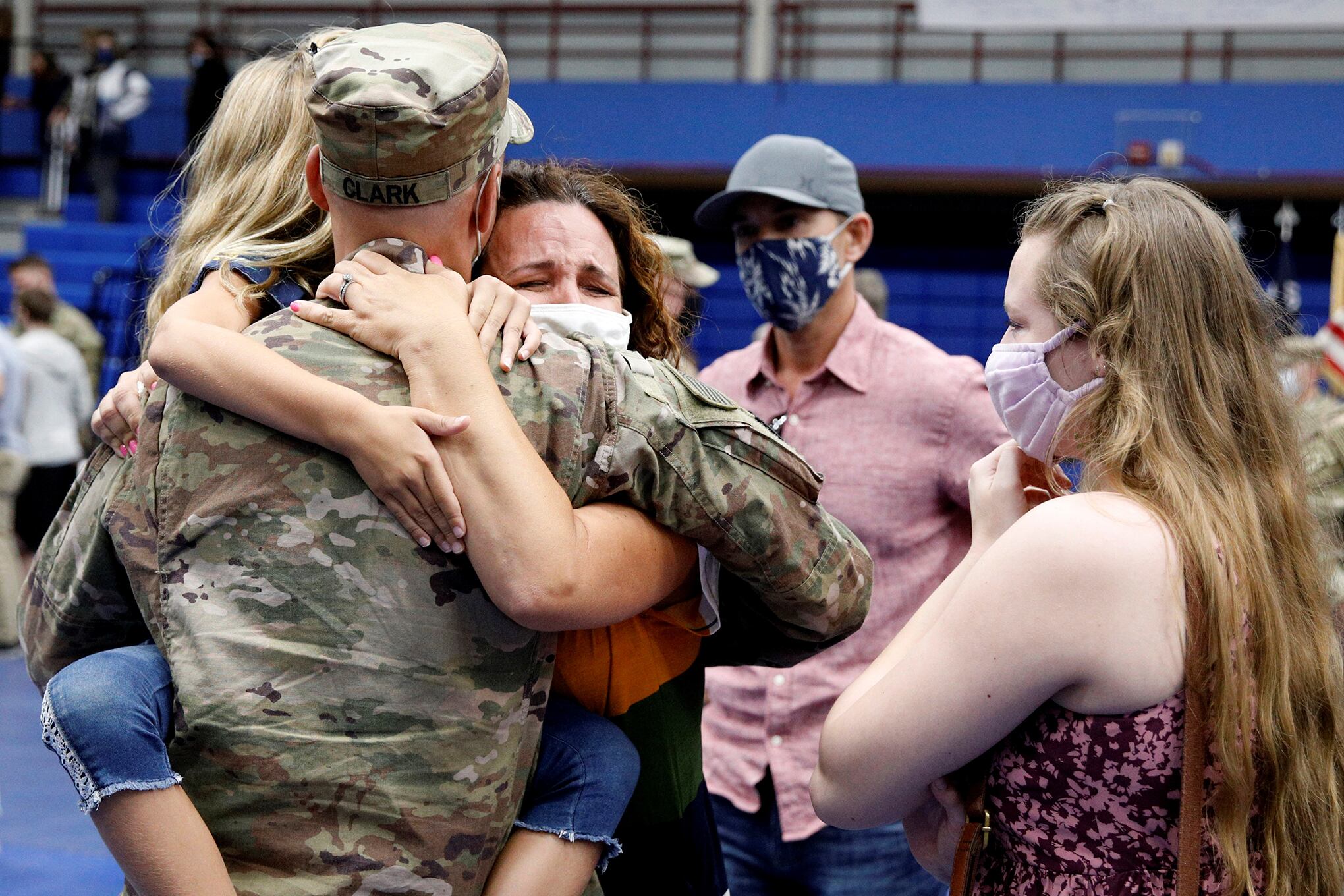 Los soldados regresan a casa desde el despliegue en Afganistán