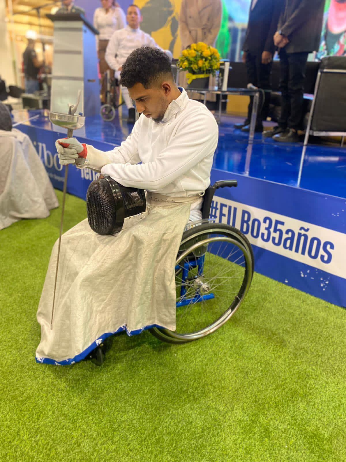 Soldados amputados hacen fila en la Dirección de Sanidad por atención médica o una pensión. Denuncian tramitología.