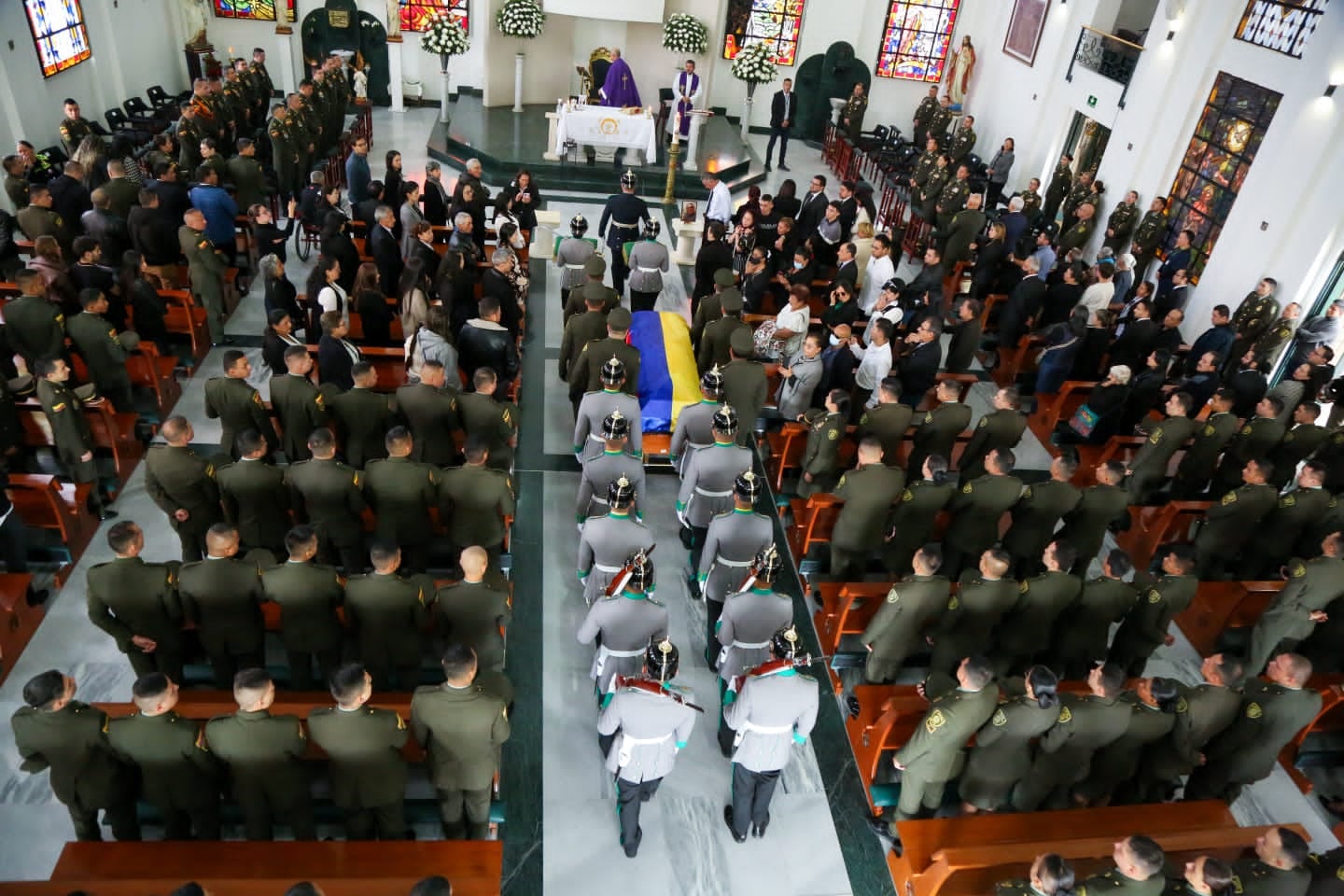 Avanzan las honras fúnebres del mayor el mayor Edison Andrés González asesinado por un francotirador en Norte de Santander