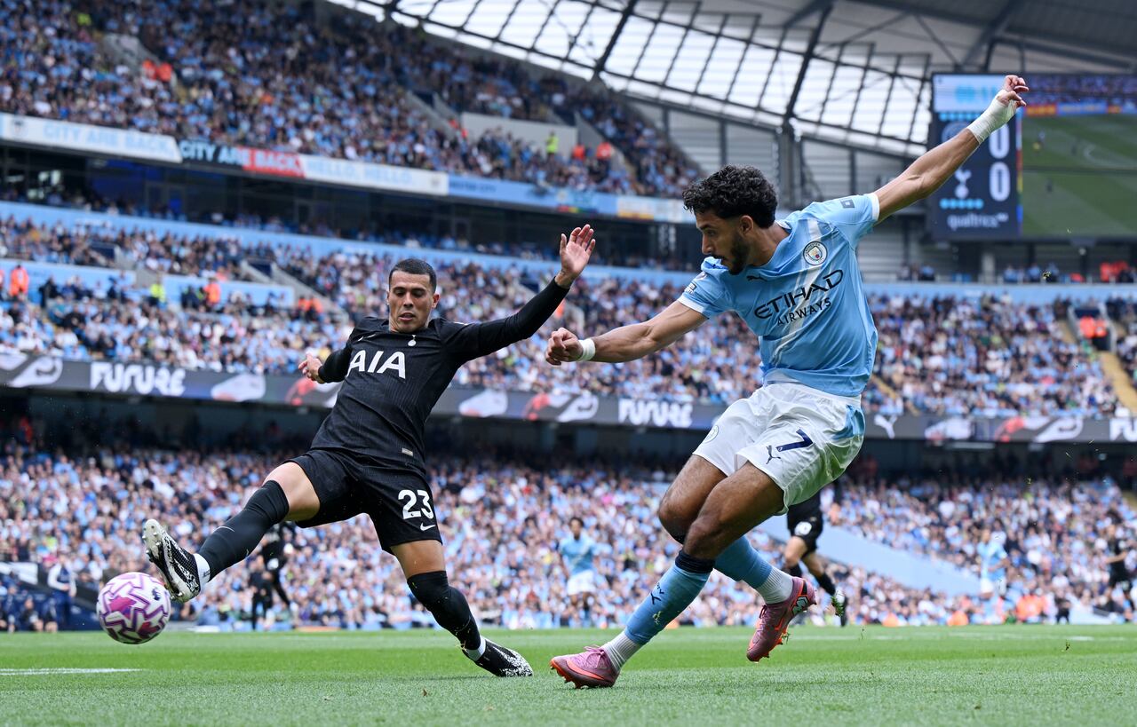 Tottenham, líder parcial tras sorprender al City en Manchester.