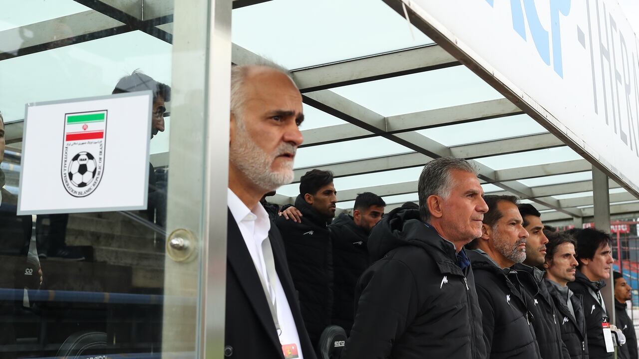 Carlos Queiroz y su grupo de trabajo durante los actos protocolarios en el Irán vs. Senegal.