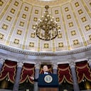 El presidente de los Estados Unidos, Joe Biden, habla en el Capitolio de los Estados Unidos el 6 de enero de 2022, para conmemorar el aniversario del ataque al Capitolio en Washington, DC. - Biden acusó a su predecesor Donald Trump de intentar bloquear la transferencia democrática del poder el 6 de enero de 2021. "Por primera vez en nuestra historia, un presidente no solo perdió una elección; trató de evitar la transferencia pacífica del poder como Una turba violenta rompió el Capitolio ", dijo Biden. (Foto de Drew Angerer / POOL / AFP)