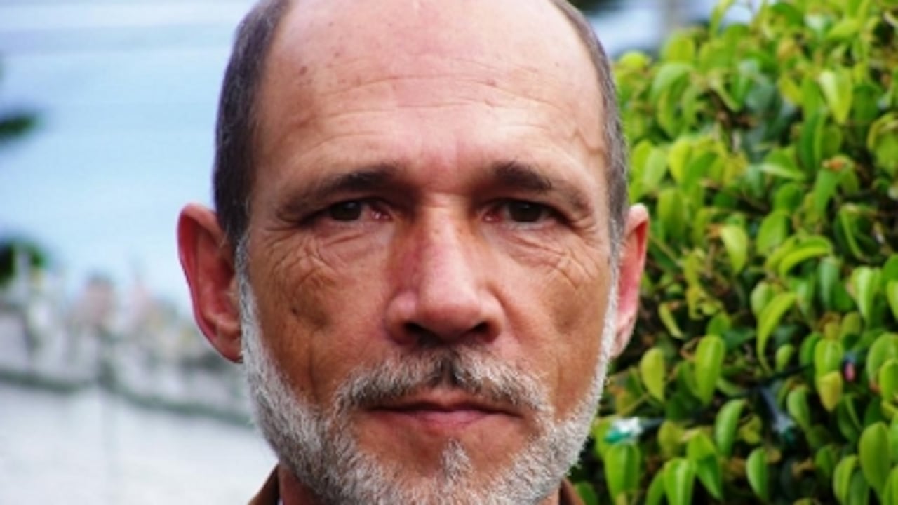 Alejandro Reyes lleva casi cuatro décadas investigando la relación entre el conflicto armado y la ilegalidad y los conflictos agrarios en Colombia.