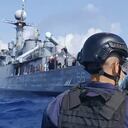 Unidades de la Armada iniciaron operaciones de búsqueda y rescate en el mar Caribe, de, al menos, 17 migrantes ilegales, quienes al parecer habrían abordado una embarcación ilegal, en la que pretendían llegar a Centroamérica.