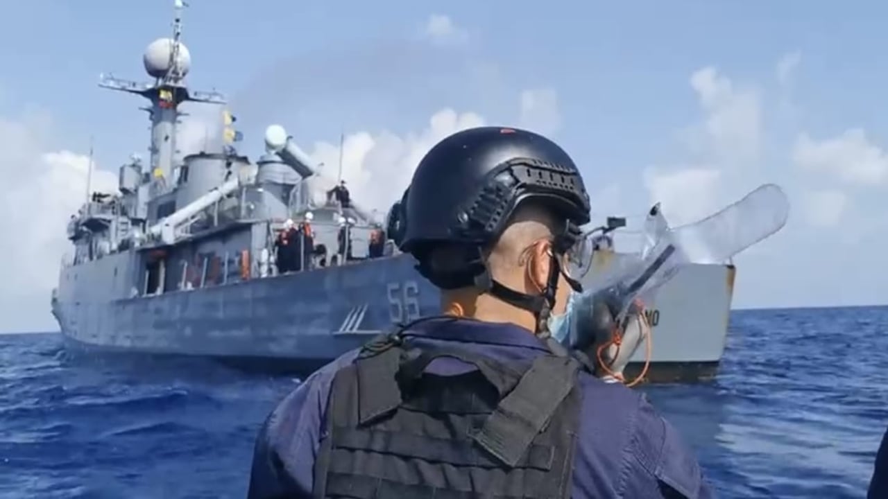 Unidades de la Armada iniciaron operaciones de búsqueda y rescate en el mar Caribe, de, al menos, 17 migrantes ilegales, quienes al parecer habrían abordado una embarcación ilegal, en la que pretendían llegar a Centroamérica.