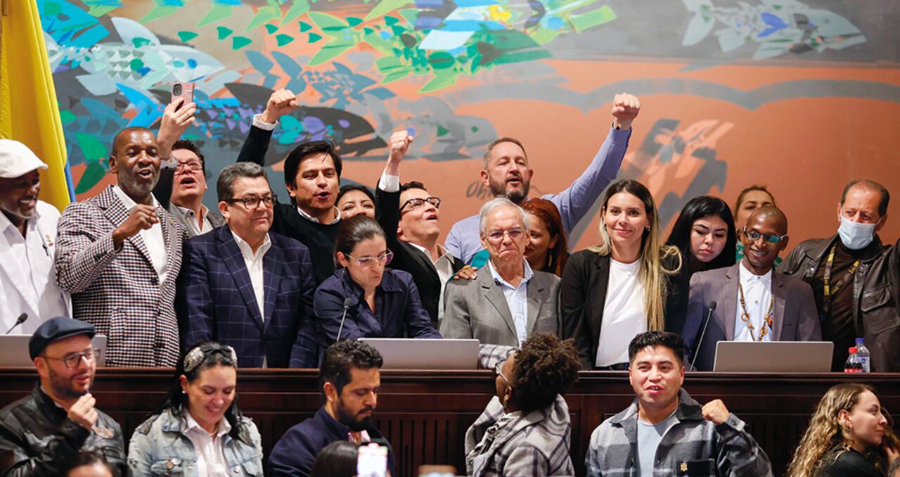 Con arengas de “sí se pudo”, la bancada oficialista festejó la aprobación de la pensional. Incluso, el presidente Petro, desde Europa, dijo que era “la principal conquista del pueblo trabajador”.