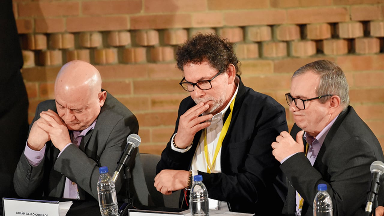 Siete exintegrantes del secretariado de las FARC fueron condenados por secuestros, toma de rehenes, graves privaciones de la libertad y otros crímenes concurrentes.