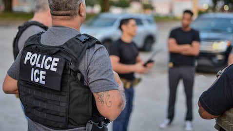 El Servicio de Inmigración y Aduanas (ICE) arrestó a una pareja de pastores mexicanos cristianos cuando iban del aeropuerto de McAllen, Texas, en la frontera con México.