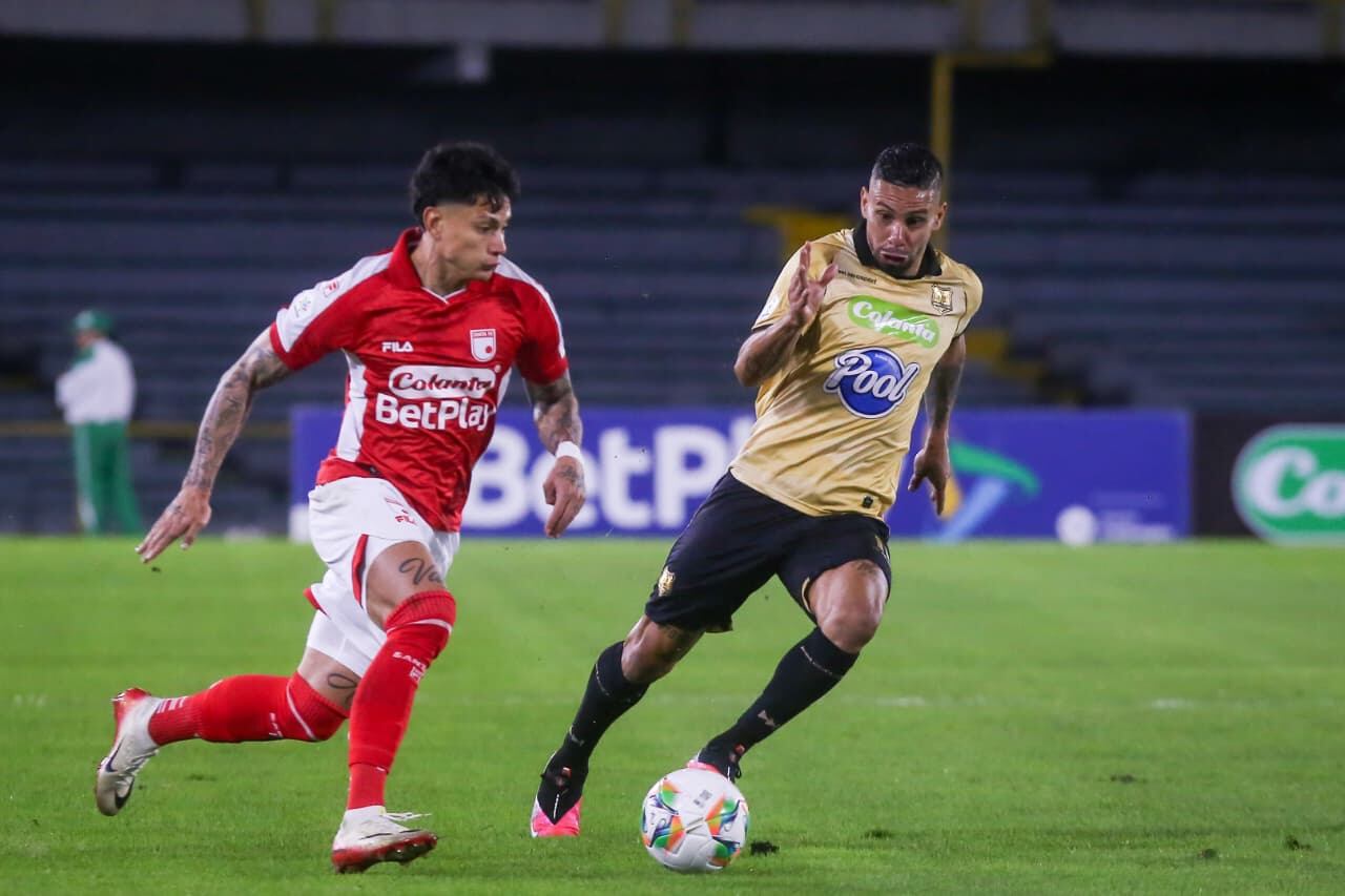 Alexis Zapata en el partido de Santa Fe vs. Águilas Doradas en Bogotá
