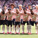 Jugadores de la Selección de Estados Unidos recibieron apoyo de perros rescatados.