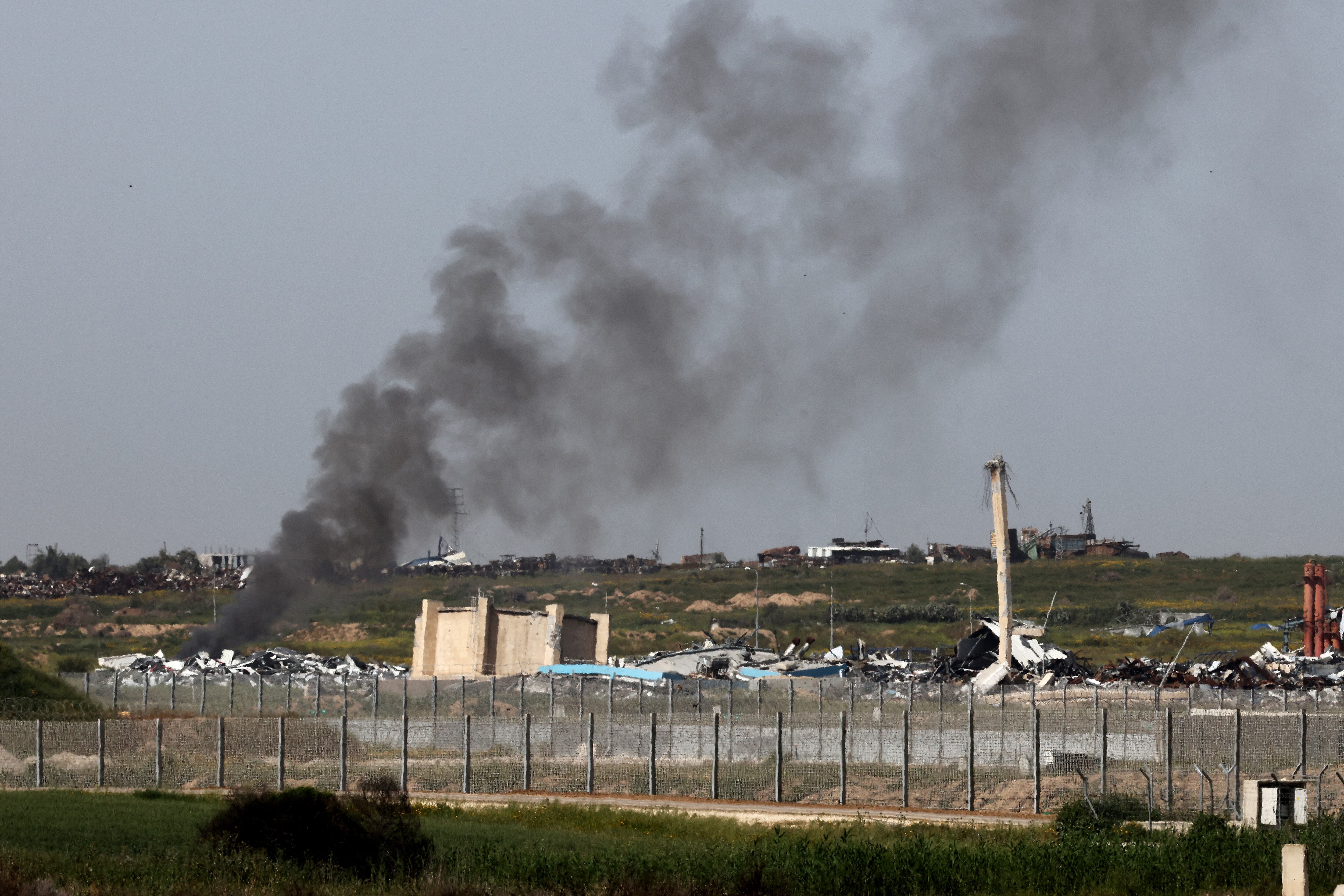 El Ministerio de Salud de Hamás informó el jueves de al menos 66 muertes en Gaza durante la noche, en su mayoría en bombardeos.