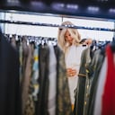 Las mujeres mayores de 40 años deben tener prestar atención al tipo de prendas que usan, con la idea de que ajusten a su etapa de la vida y puedan sentirse cómodas y felices.