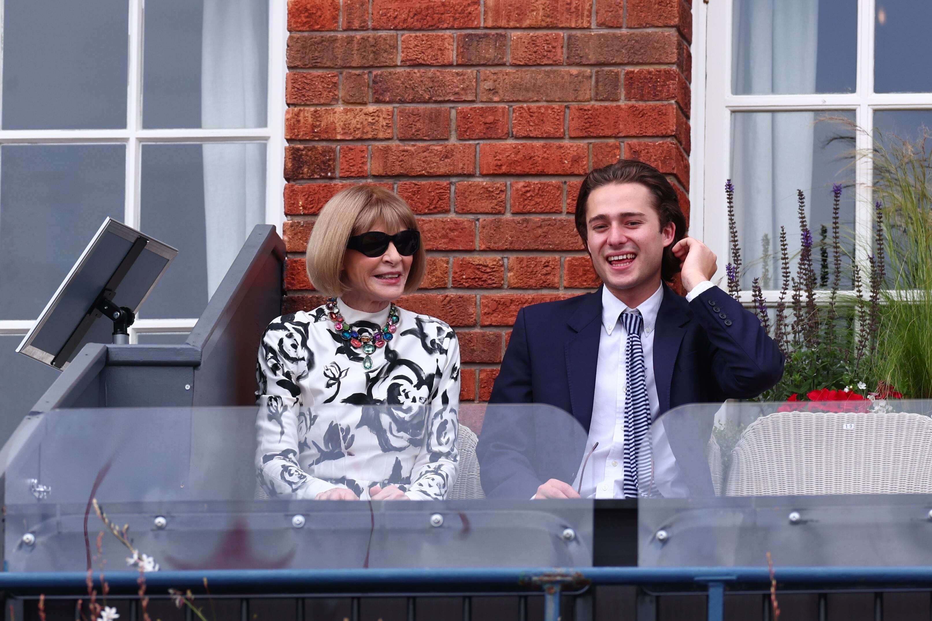 La transición no extraña a quienes han observado un periodo de rumores y críticas referentes a la línea editorial reciente de la revista .