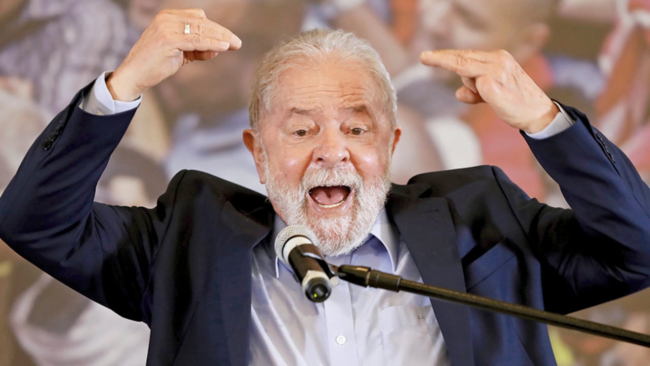 LULA da SILVASu primera aparición pública tras la anulación de sus condenas estuvo cargada de drama al mejor estilo Lula, uno de los líderes de izquierda más populares del continente.