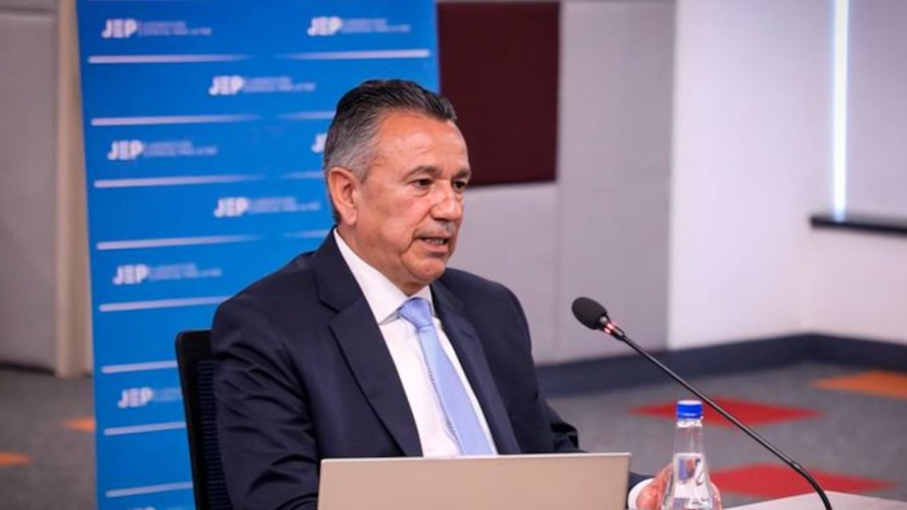 La JEP expulsó al general (r) Mauricio Santoyo por el incumplimiento en sus aportes de verdad.