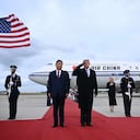 Un impresionante sobrevuelo supersónico sorprende a Xi Jinping y Trump en la base Andrews.
