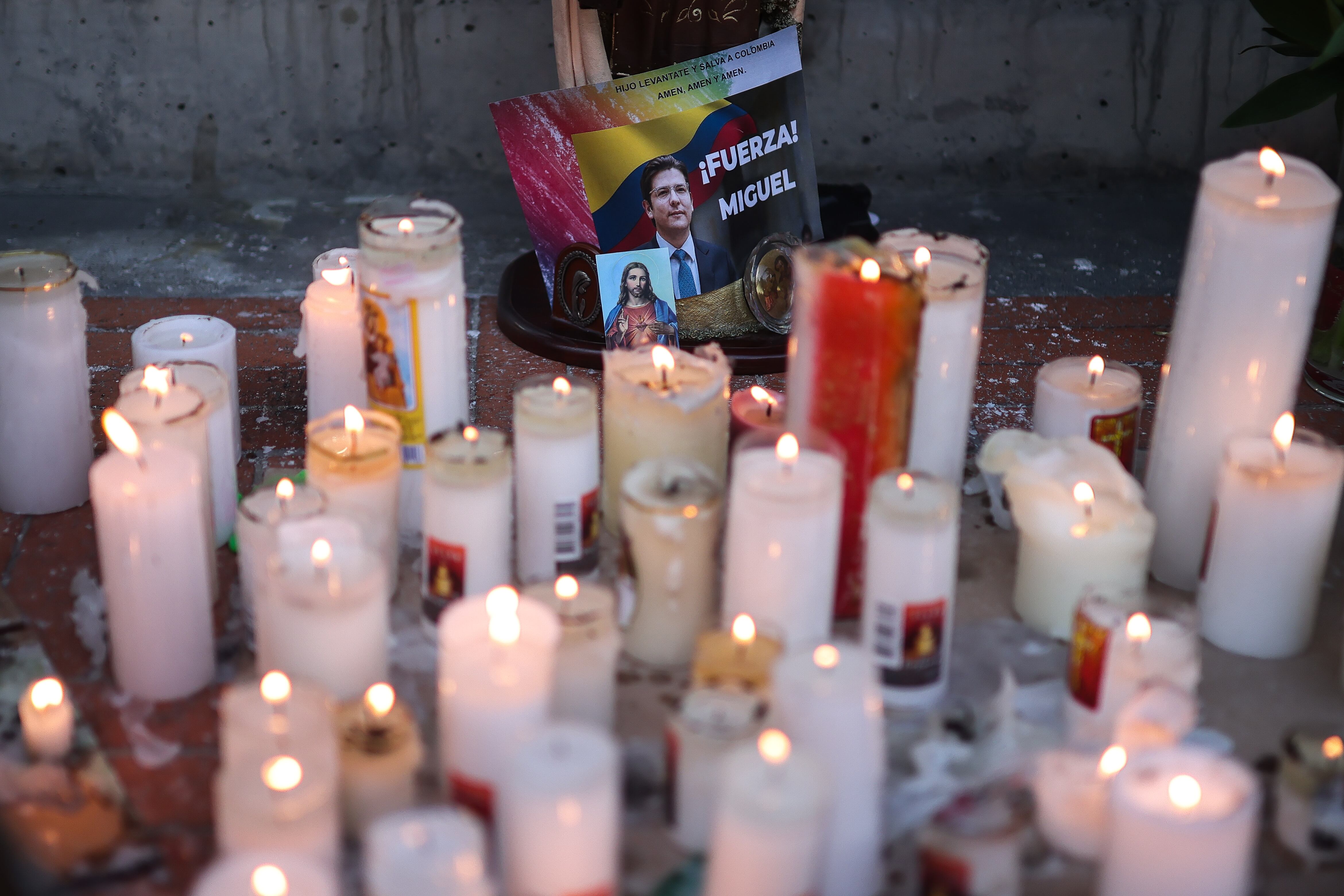 Jornada de oración por la salud de Miguel Uribe Turbay en la Fundación Santa Fe