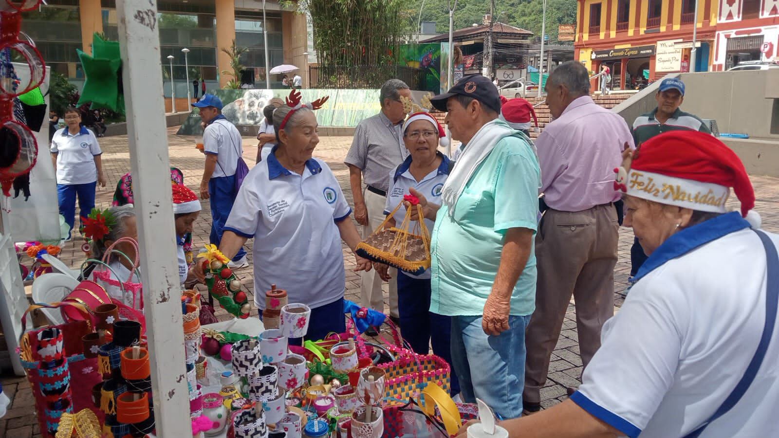 La misión de Tejiendo Futuro es prestar servicios gratuitos de orientación, prevención, promoción e intervención psicosocial a comunidades vulnerables.