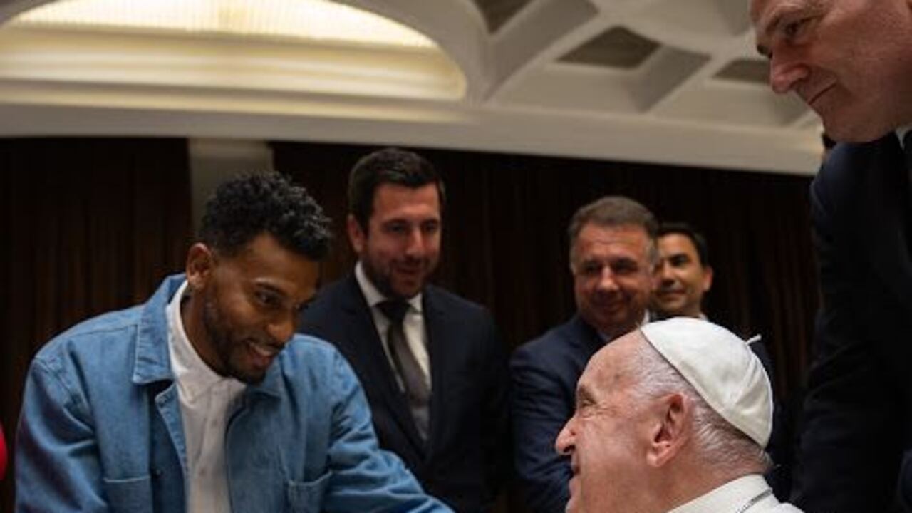 Tostao se presentó y le rapeó al Papa Francisco.