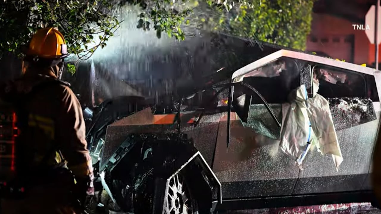 Imagen del vehículo de Alijah Arenas luego de su accidente, en Los Ángeles