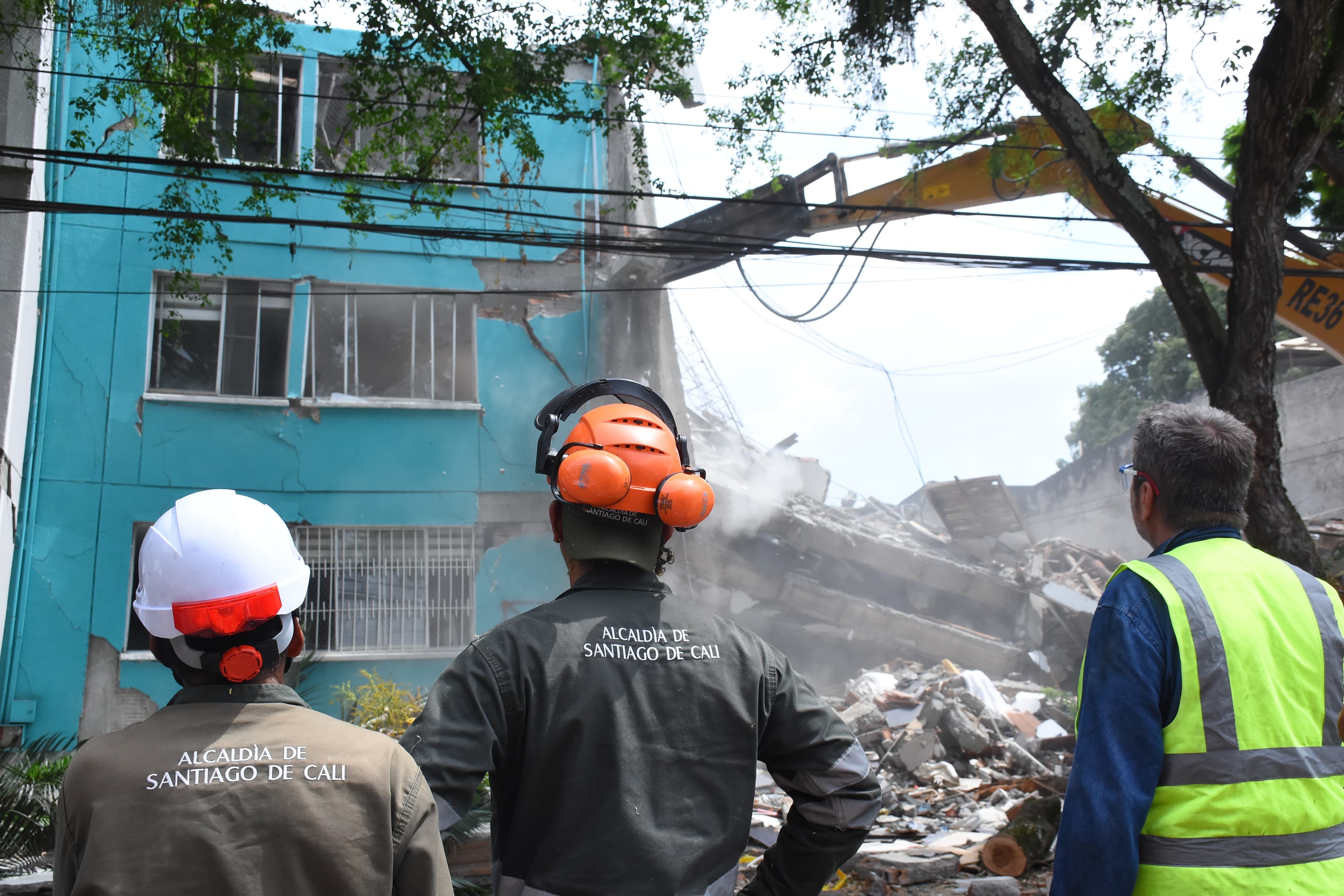 Demolición del Edificio María Mercedes en el barrio Cuarto de Legua.