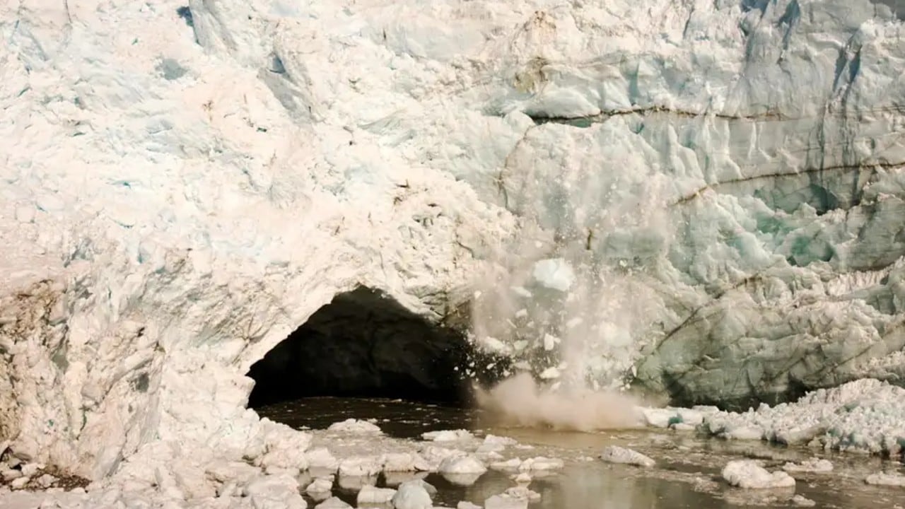 El glaciar Russell, en el oeste de Groenlandia, una de las salidas visibles de la vasta capa de hielo cuyo interior aún guarda procesos poco comprendidos.