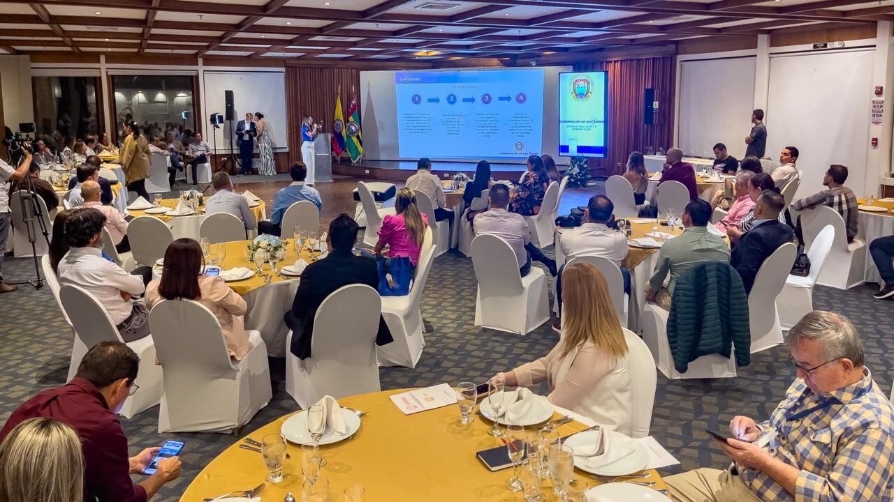 El gobernador se reunió con diferentes empresarios.