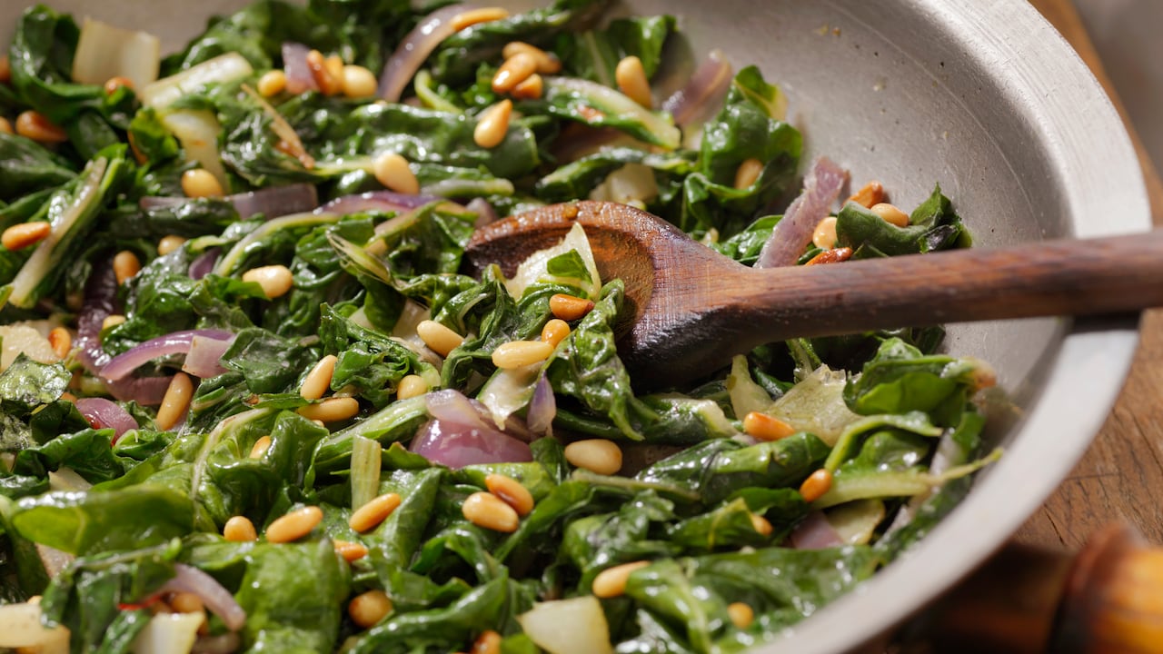 La acelga es un vegetal que tiene propiedades antioxidantes.