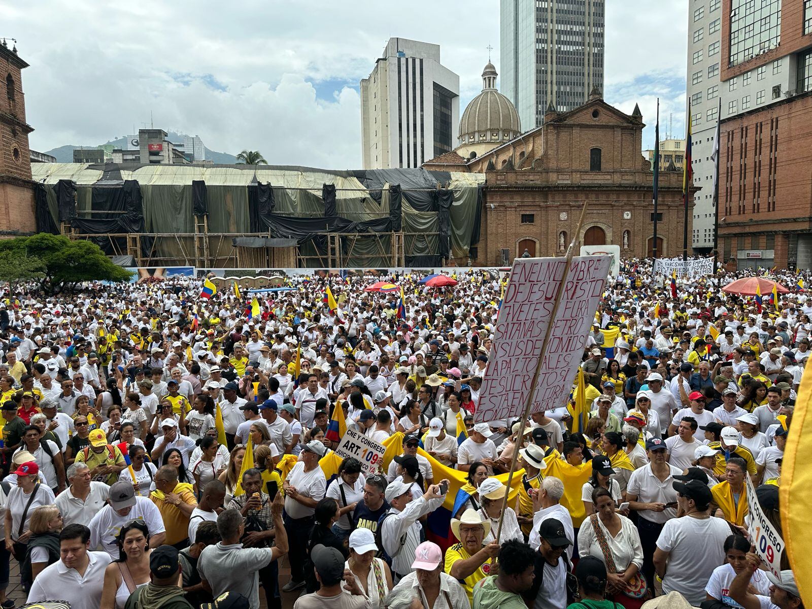 Multitudinaria marcha en Cali.