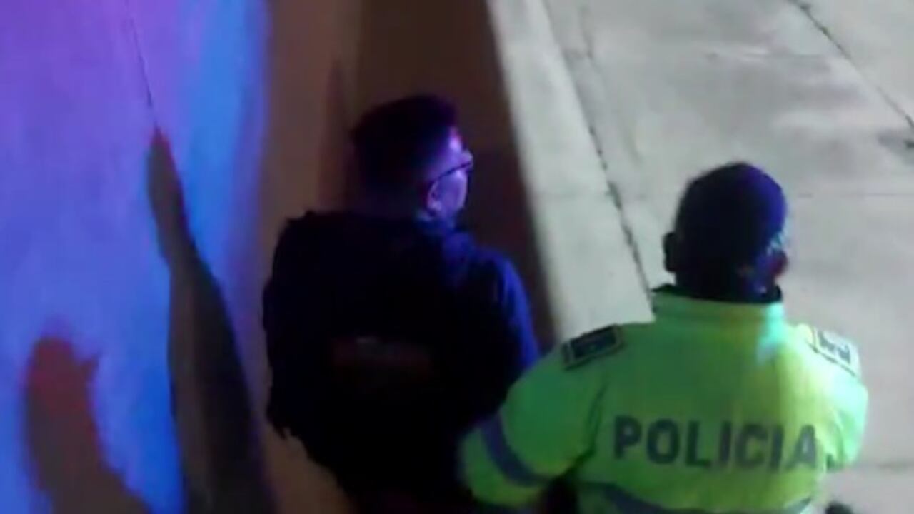 El tatuador al parecer abusaba de sus víctimas en los hoteles.