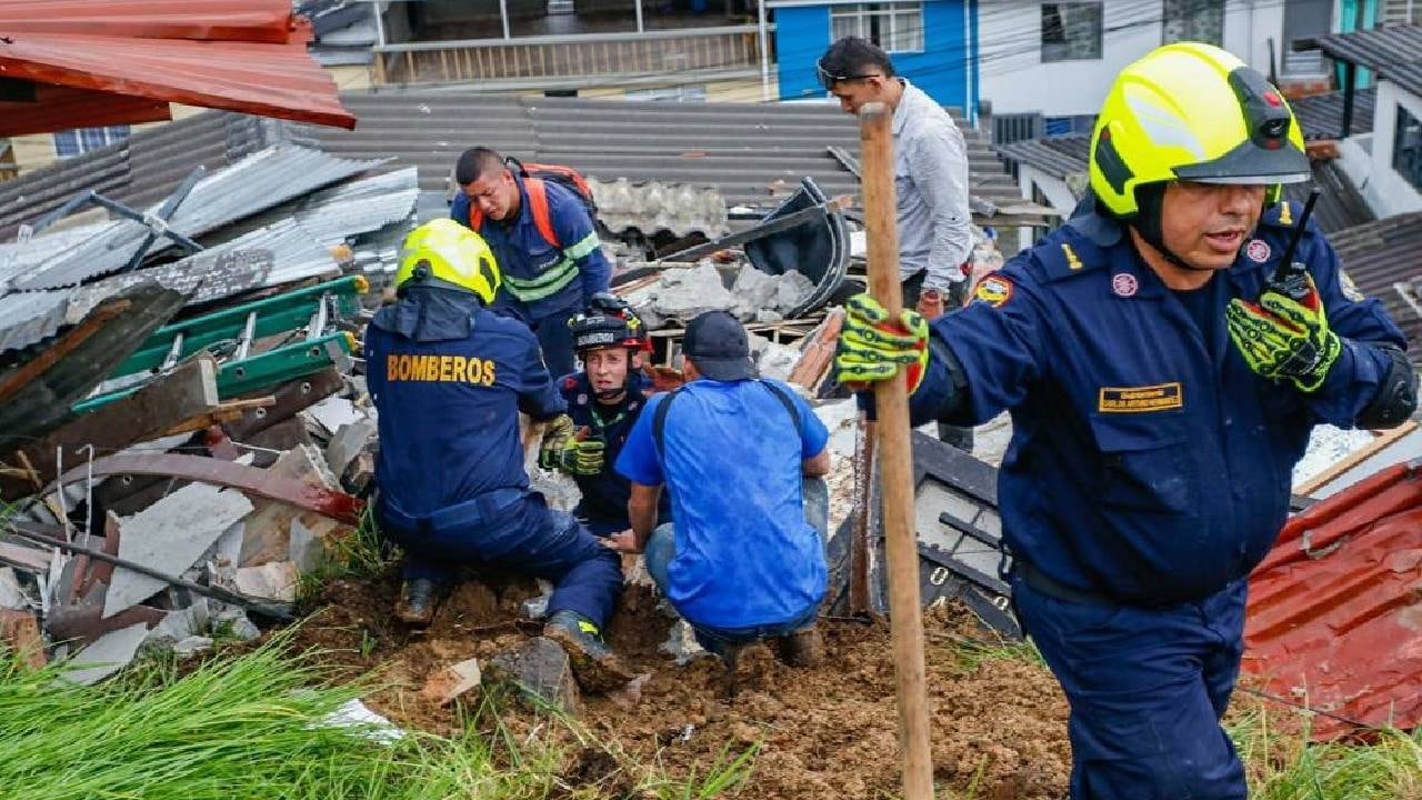 Organismos de rescate atienden la emergencia en la capital de Caldas. Foto: Twitter @alcalde_verde