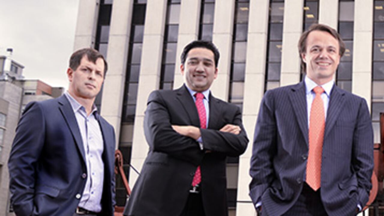 Hernán Vallejo, del consejo asesor; Germán Enrique Bacca Medina, superintendente Delegado para la Protección de la Competencia; Andrés Escobar, del consejo asesor.