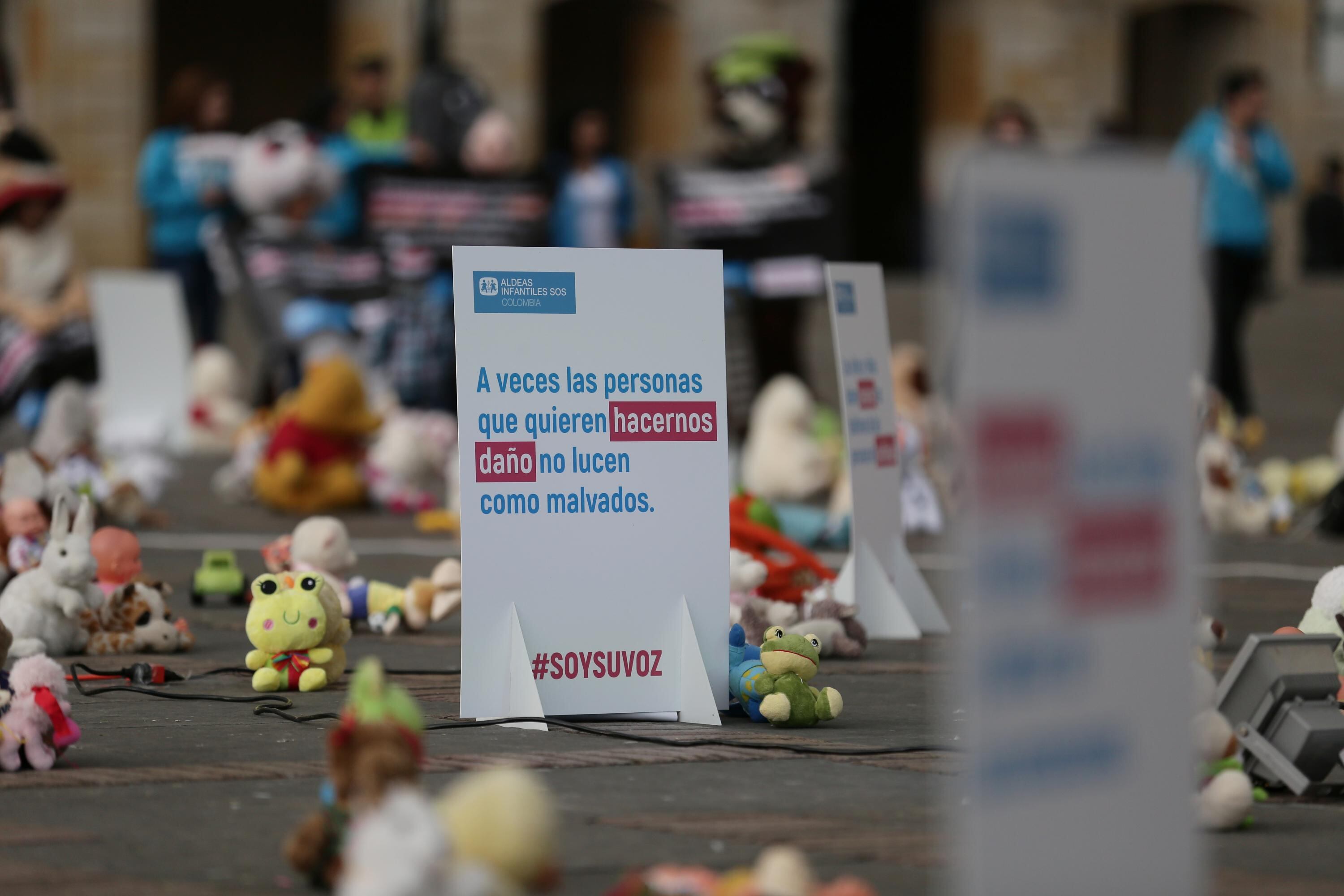 En la Plaza de Bolívar se llevó a cabo un plantón en contra del abuso sexual a menores de edad.