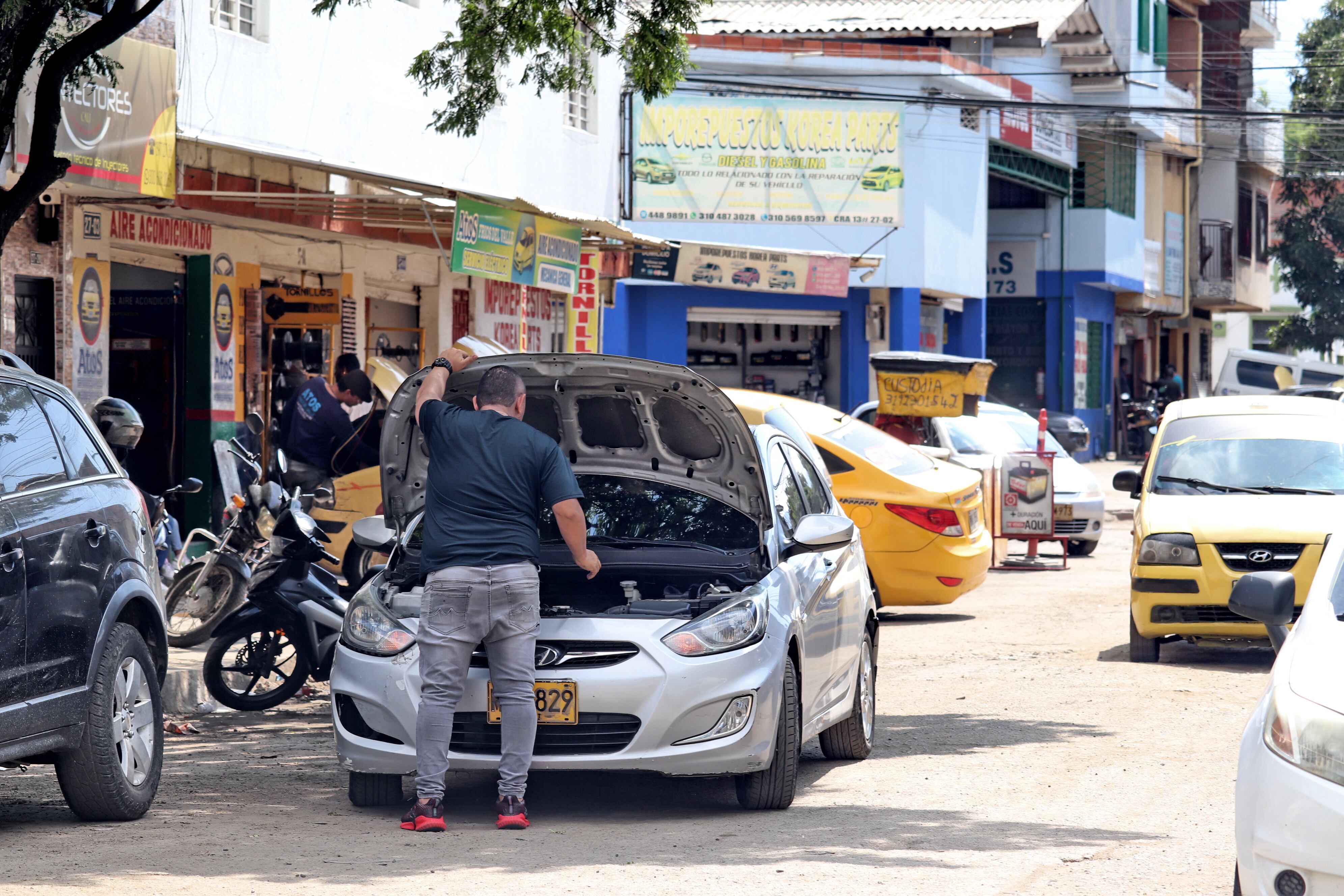 Opertaivos para cerra los talleres del barrio Benjamín Herrera en el centro de Cali tienen en riesgo a mas de mil trabajadores.