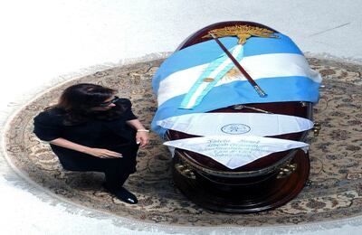 Néstor Kirchner (Argentina, 2003 - 2007). El expresidente y esposo de la actual presidenta de Argentina tenía una historia de afecciones cardíacas que le causaron la muerte en octubre del 2010, tras padecer un infarto. Ya se le habían practicado dos angioplastias. Pese a las recomendaciones para que rebajara su nivel de estrés, el entonces secretario de UNASUR mantuvo su ritmo de actividad y negó los rumores sobre el deterioro de su salud.